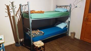 5 bedrooms, WiFi, bed sheets