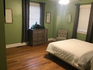 2 bedrooms, iron/ironing board, WiFi, bed sheets - Enjoyable house with AC in Augusta - 2 bedrooms, perfect getaway. (Augusta)