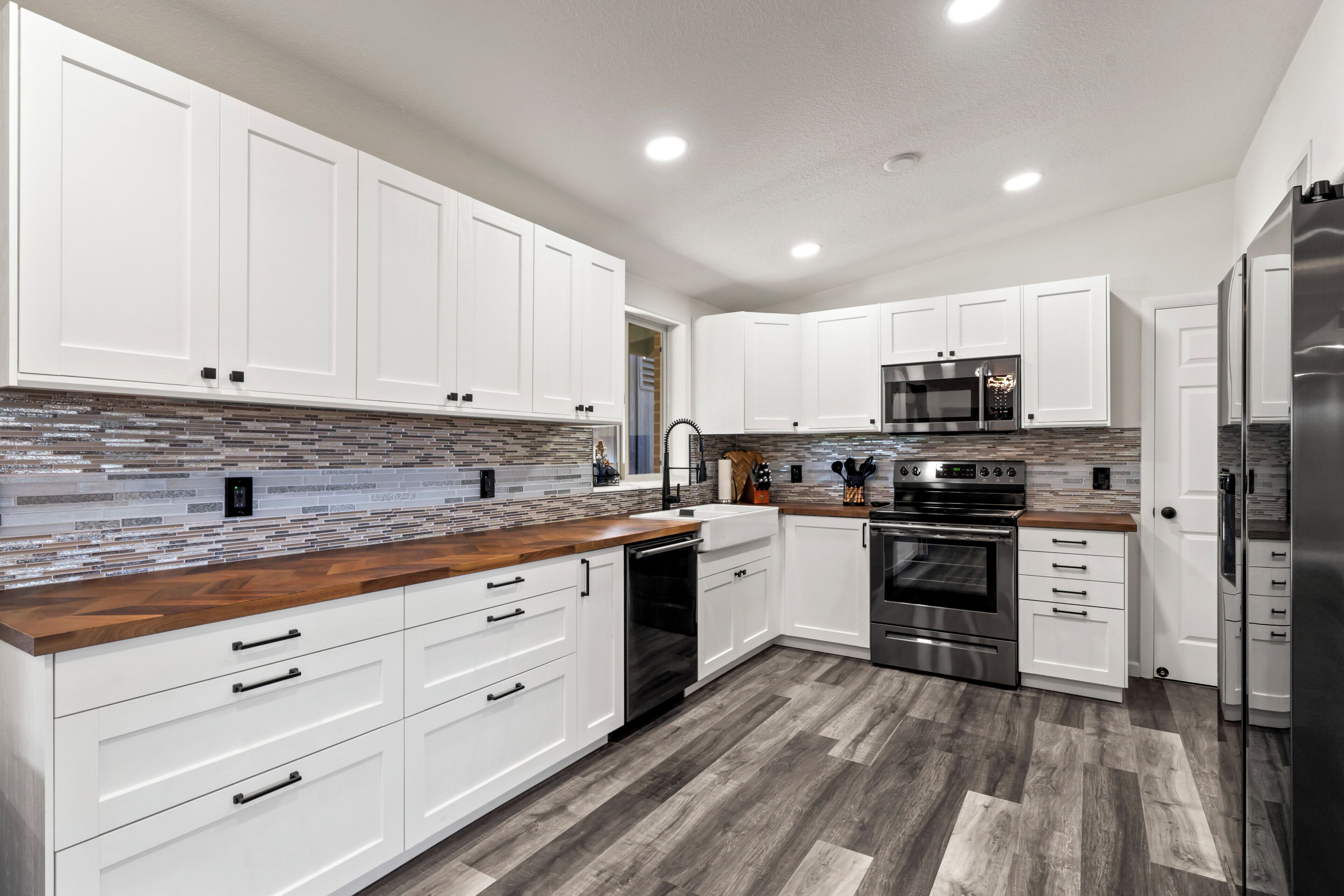 Mikrowelle, Ofen, Herdplatte, Geschirrspüler