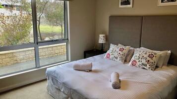 4 bedrooms, desk, iron/ironing board, free WiFi