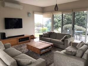 Smart-TV, Stereoanlage, Computerbildschirme