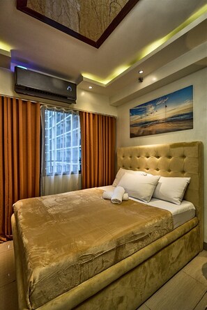 公寓客房, 陽台, 泳池景觀 | 免費無線上網、床單