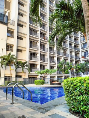 Indoor pool - Shore 2 Reminisce (Pasay)