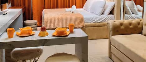 Condo, balcón, vista a la alberca | Wifi gratis y ropa de cama