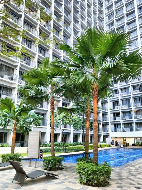 Indoor pool - Shore 2 Reminisce (Pasay)