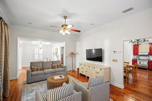 TV, fireplace