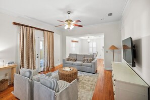 Télévision, cheminée