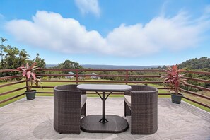 Outdoor dining - A-Frame 2 Bedroom Jungle Bungalows with Epic Views in La Fortuna! (La Fortuna)