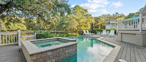 Een verwarmd zwembad