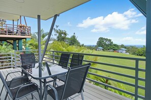 Outdoor dining - Lapa Luxury - Luxe A-Frame with Volcano Views in La Fortuna (La Fortuna)