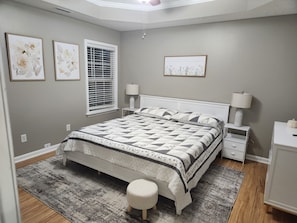 3 habitaciones, tabla de planchar con plancha, wifi y ropa de cama