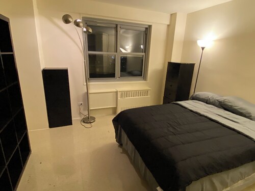 Cozy 1-bedroom apartment in charming Bronx with AC