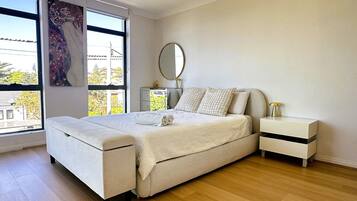 4 bedrooms, iron/ironing board, WiFi, bed sheets