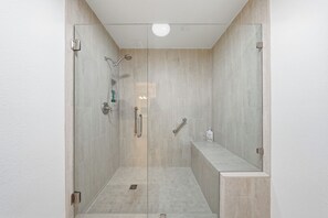 Shower, hair dryer, towels, soap - Shalimar - HUGE HOME- ASU-6 bed 3 bath-Heated Pool (Tempe)