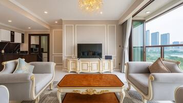 City Apartment, 3 Bedrooms, Balcony, City View