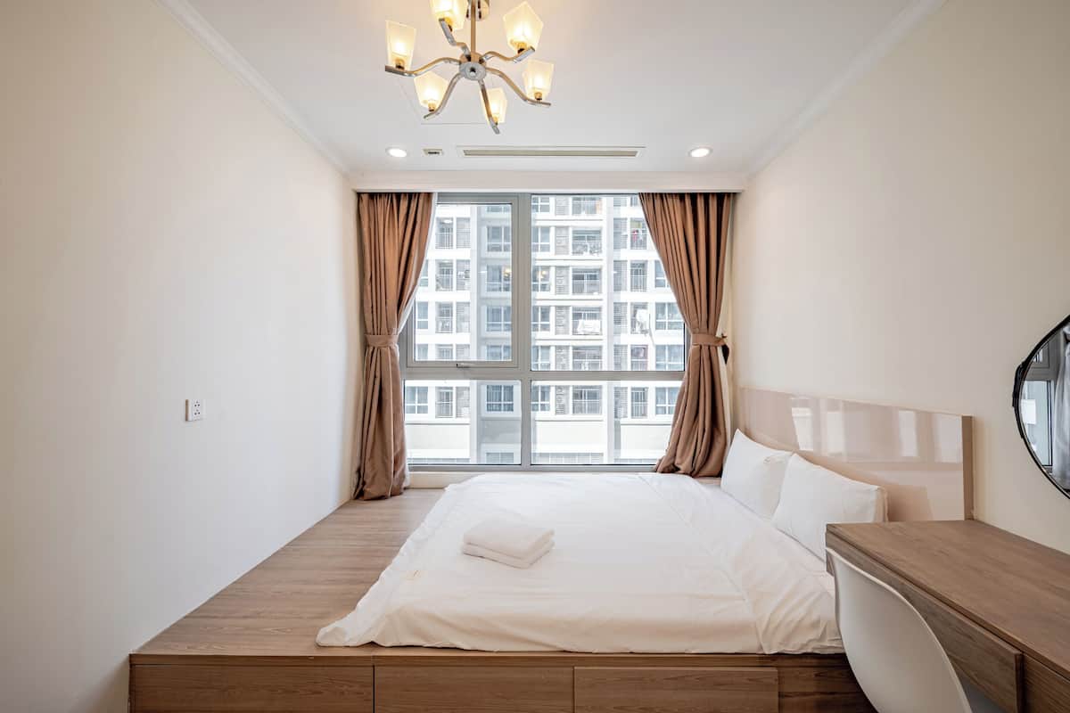 Kaupunkihuoneisto, 1 makuuhuone, parveke, kaupunkinäköala | Allergiatestatut vuodevaatteet, minibaari, yksilöllisesti sisustettu