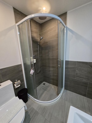 Apartment, Balcony, Mountain View | Bathroom