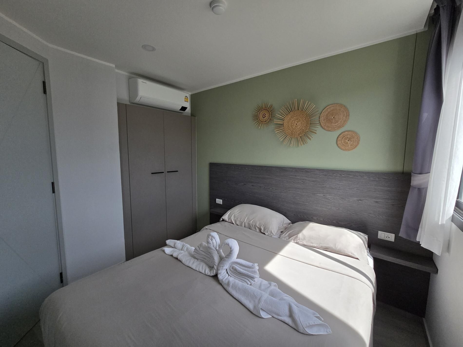 Apartment, Balcony, Mountain View | In-room safe, blackout drapes, iron/ironing board, free WiFi