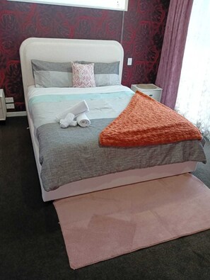 3 makuuhuonetta, silitysrauta/-lauta, ilmainen Wi-Fi, vuodevaatteet