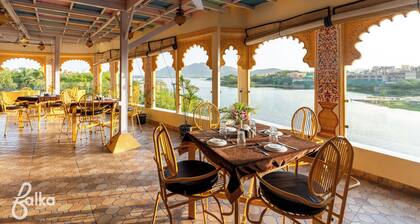 Young Monk Hostel Dharamkot