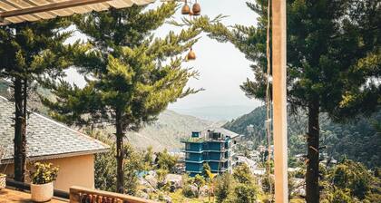 Young Monk Hostel Dharamkot