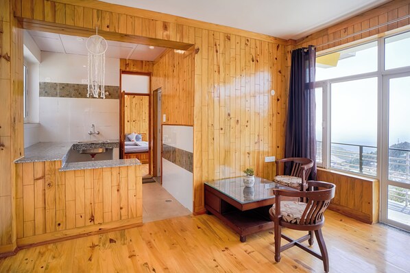 Superior Double Room, Balcony, Mountain View | Living area