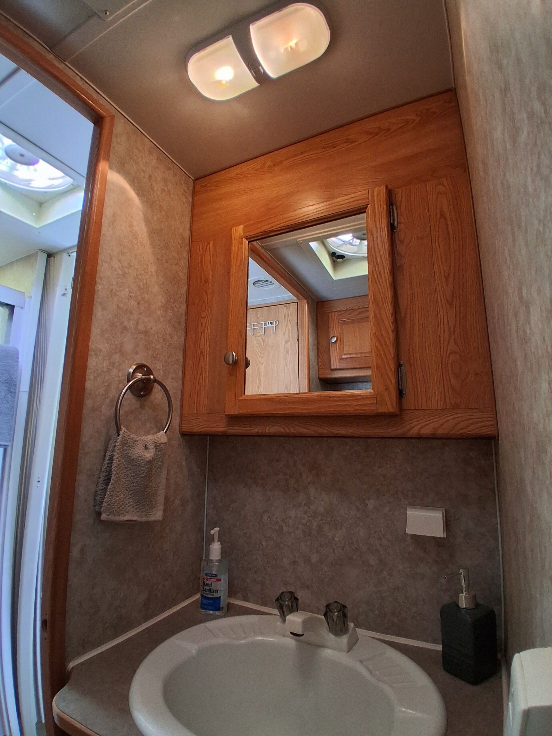 Bruser, hårtørrer, håndklæder, Sæbe