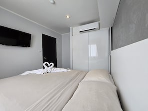 Lejlighed - balkon - bjergudsigt | Pengeskab på værelset, mørklægningsgardiner, strygejern/strygebræt