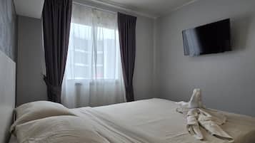Apartment, Balcony, Mountain View | In-room safe, blackout drapes, iron/ironing board, free WiFi