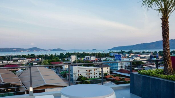 Ảnh chưa phân loại, 1 trong số 16 ảnh, nút