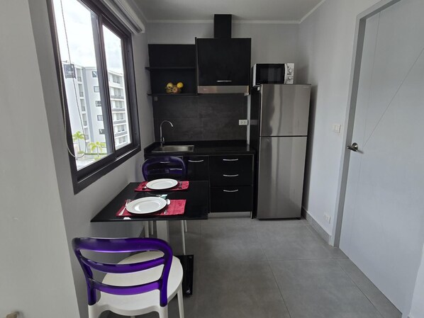 Apartment, Balcony, Mountain View | Private kitchenette
