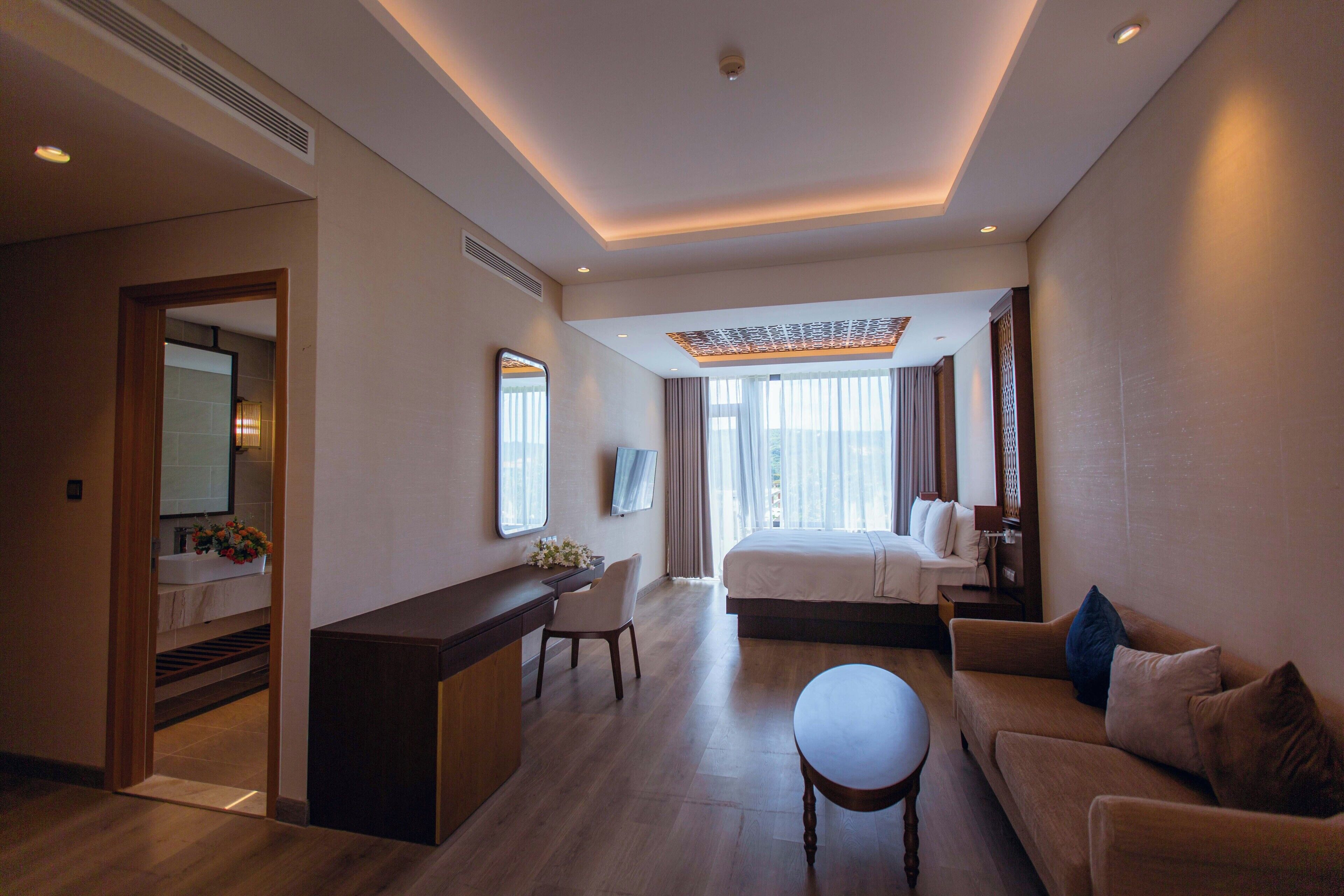 In-room safe, desk, free WiFi