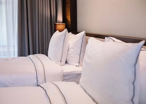 房內夾萬、書桌、免費 Wi-Fi