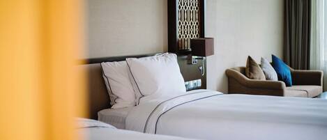 In-room safe, desk, free WiFi