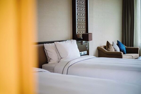 In-room safe, desk, free WiFi