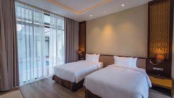 Chambre Classique, balcon, vue piscine