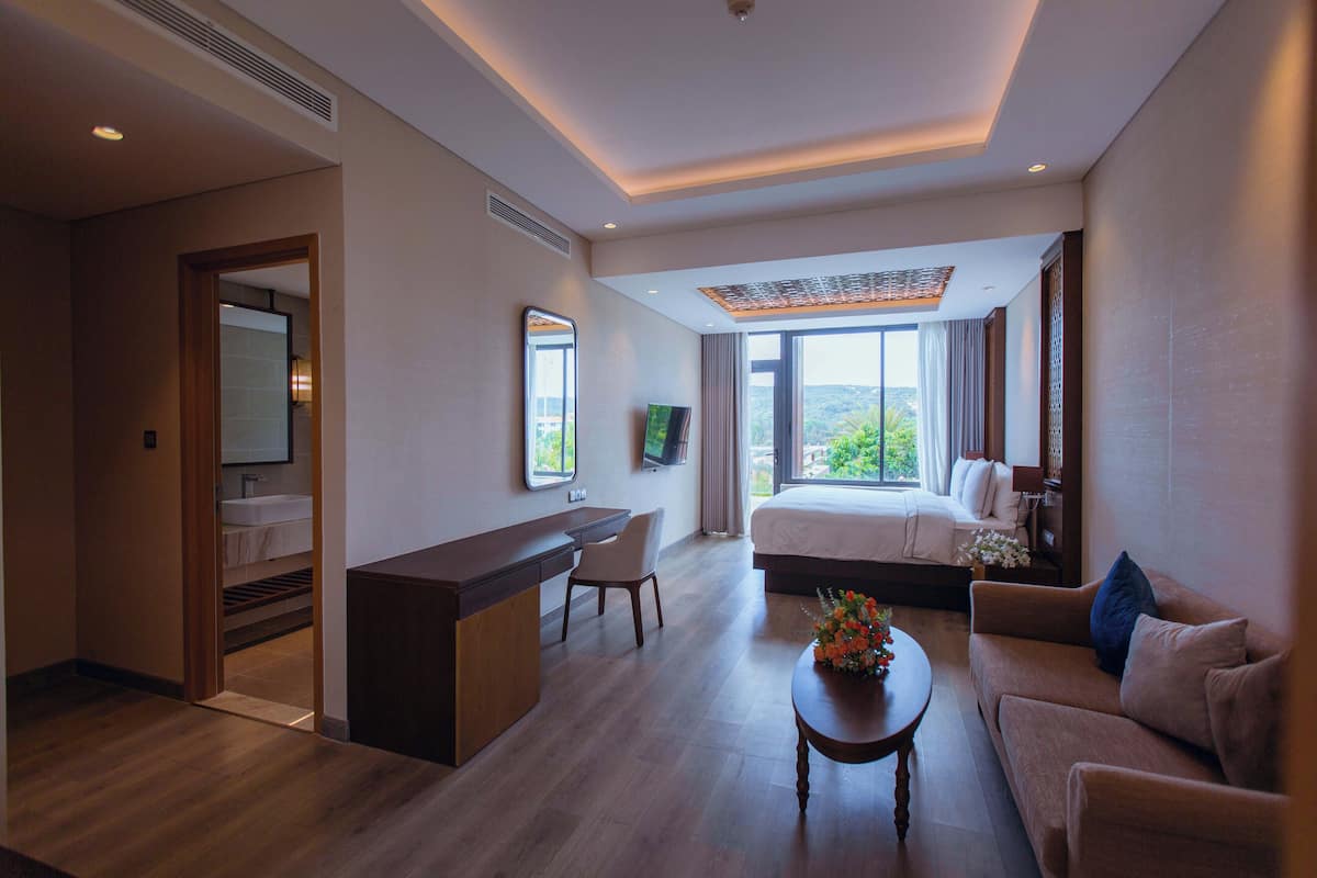 Premier Room, Balcony, Garden View | In-room safe, desk, free WiFi