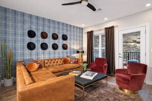 Smart TV - Stylish Family-Friendly 4BR, Sleeps 10, Pet Friendly w Game Room, Close to all (BRANSON)