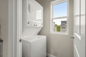 Interior - Stylish Family-Friendly 4BR, Sleeps 10, Pet Friendly w Game Room, Close to all (BRANSON)