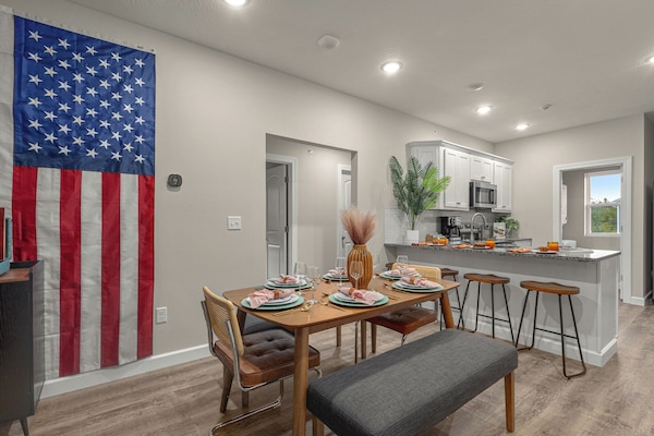 Open dining area between the kitchen & living room, perfect for meals & coffee,