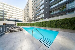 시즌별로 운영되는 야외 수영장