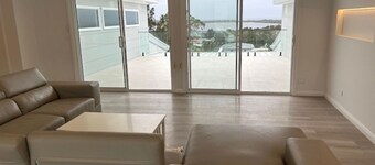 Riviera Retreat –Sleeps 9, Spectacular Ocean Views, Boat Ramp & beach close