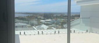 Riviera Retreat –Sleeps 9, Spectacular Ocean Views, Boat Ramp & beach close