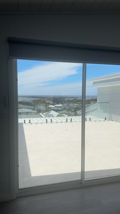 Riviera Retreat –Sleeps 9, Spectacular Ocean Views, Boat Ramp & beach close