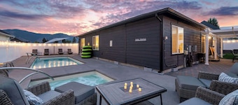 Manzanita Casita w/ private heated pool & hot tub!