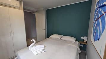 Appartement | Een kluis op de kamer, verduisterende gordijnen