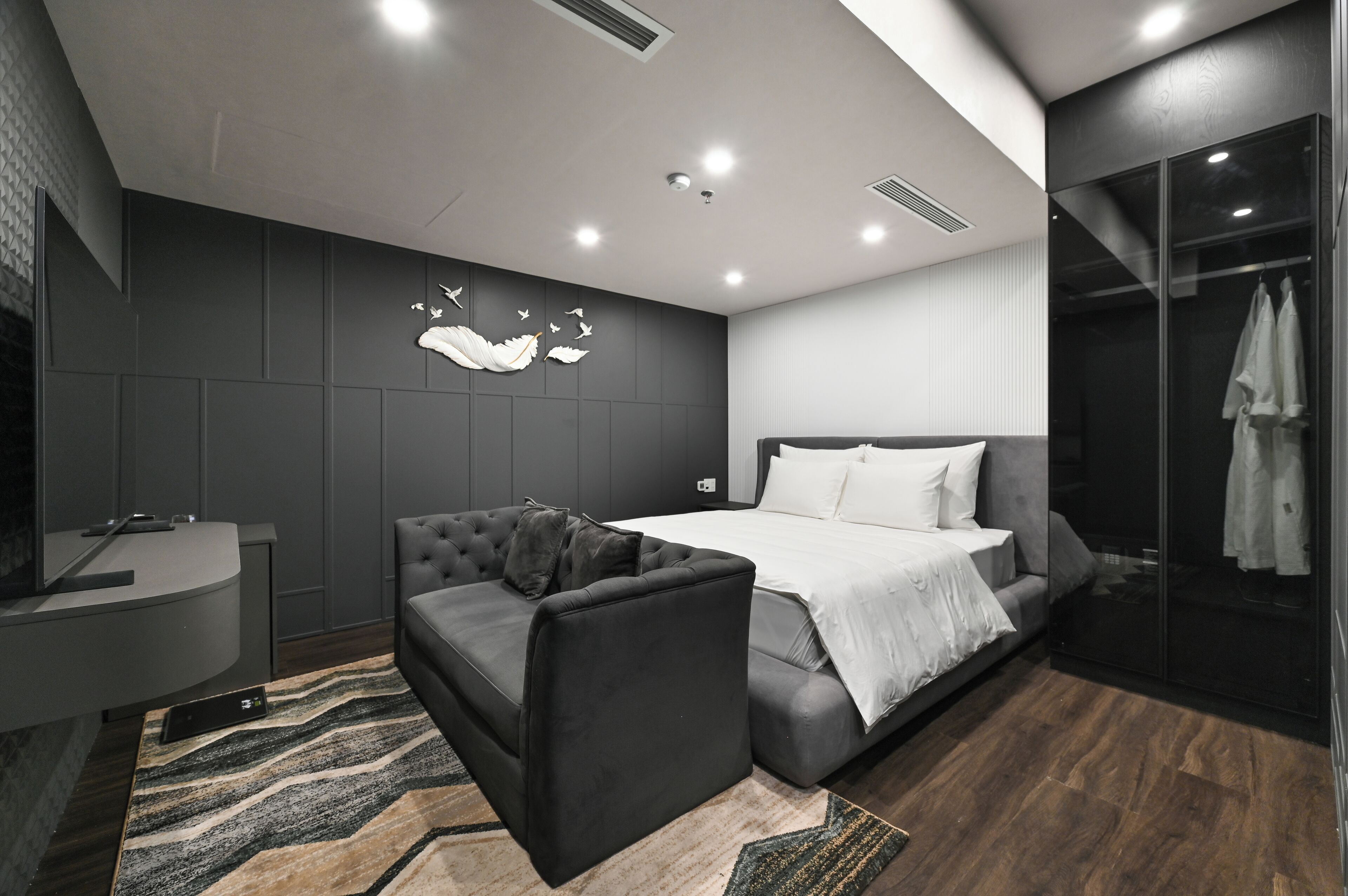 Habitación estándar doble | Minibar (con algunos artículos gratuitos) y escritorio