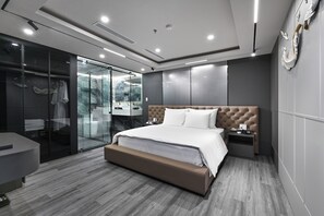 Artículos del minibar gratis y escritorio 