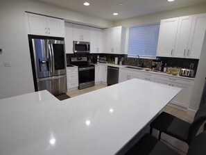Fridge, microwave, oven, stovetop - Grand Canal Home • Dock • Hot Tub • Basketball Court (Ocean Shores)