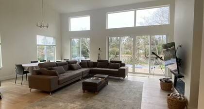 Grand Canal Home • Dock • Hot Tub • Basketball Court